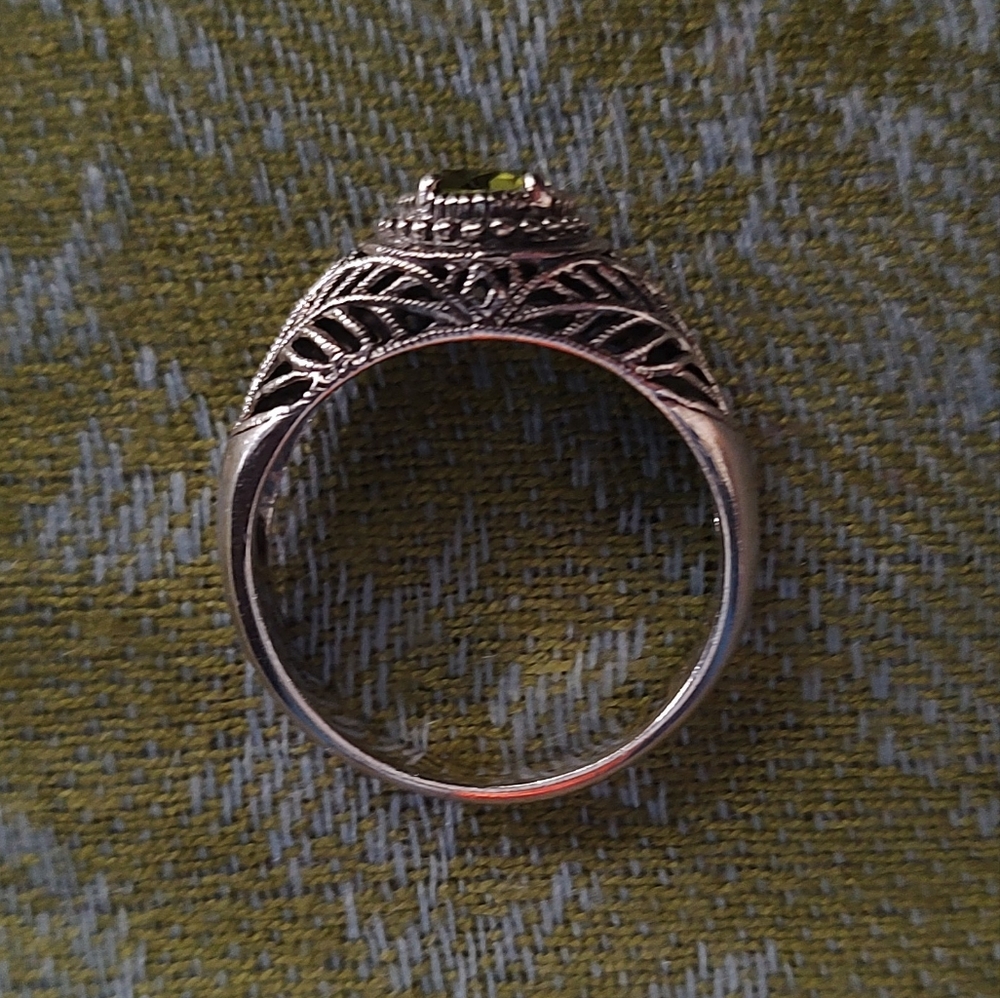 Sterling Silver Peridot Ring - Picture 3 of 5